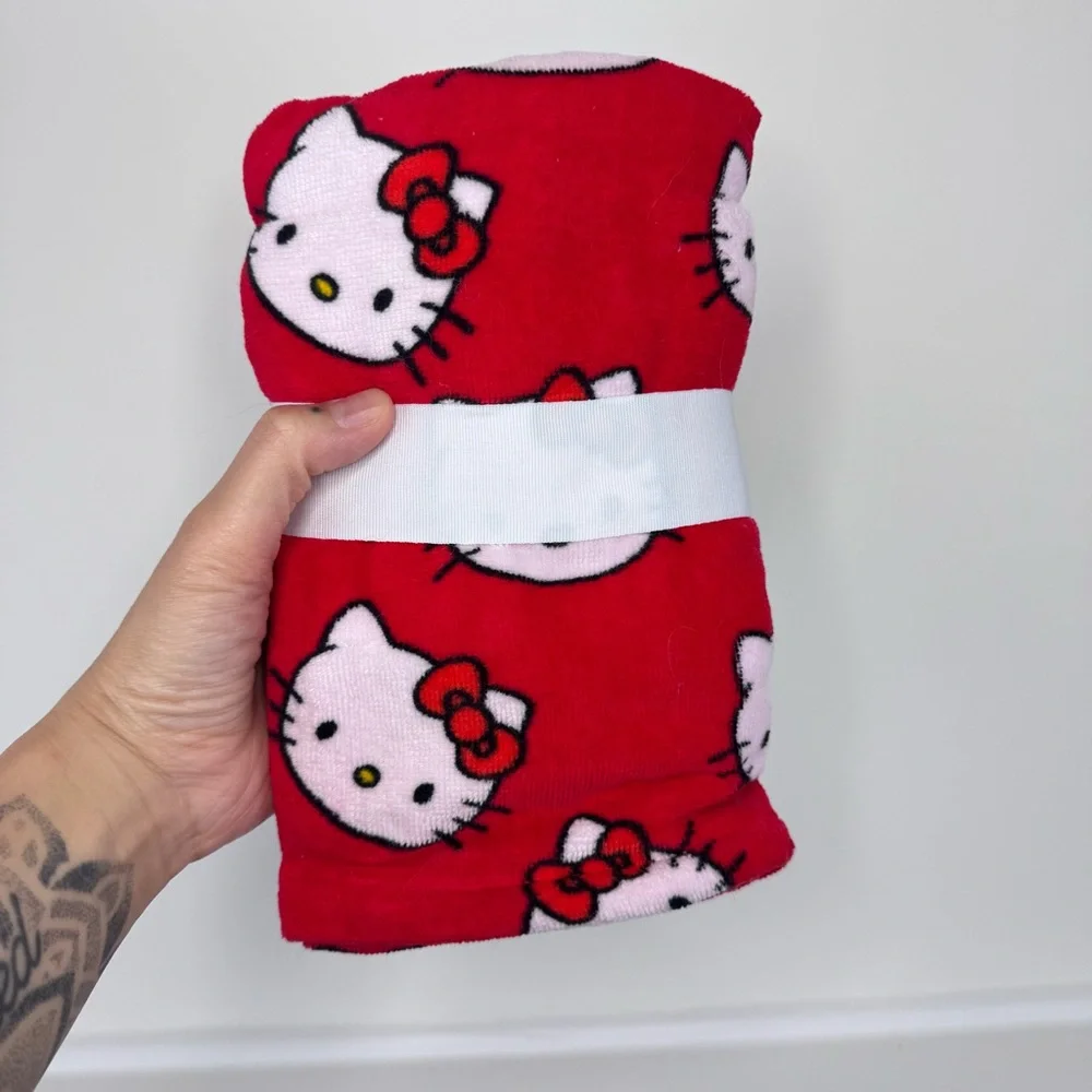 NEW Hello Kitty Hand Towels 2pk